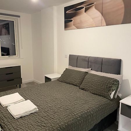 Luxurious 2 Bedroom Apartment Баркинг Экстерьер фото